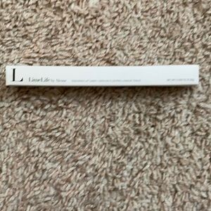 ENDURING LIP LINER (True Red)
SELF-SHARPENING LIP LINER